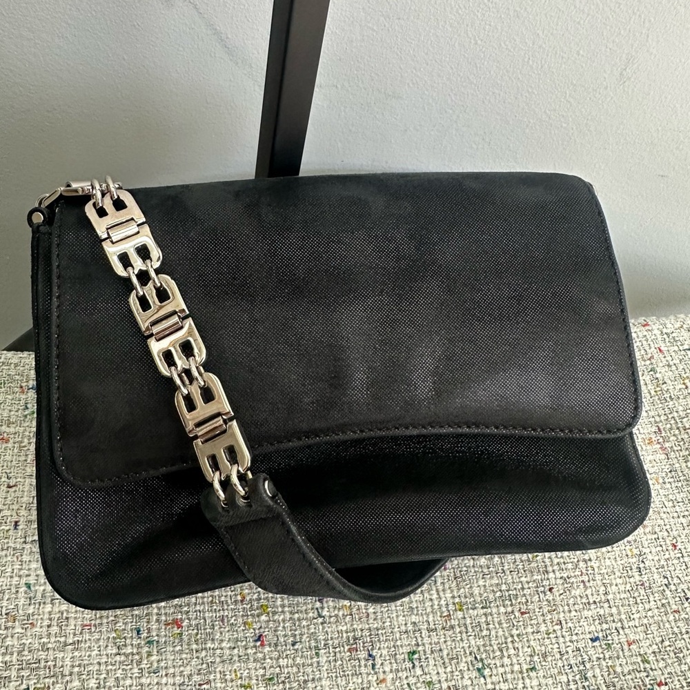 Bally Elegant Shiny Black Shoulder Bag with Silver BBB Chain